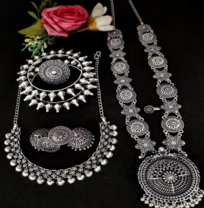 Women's Silver Jewelry Set – Elegant Matching Collection