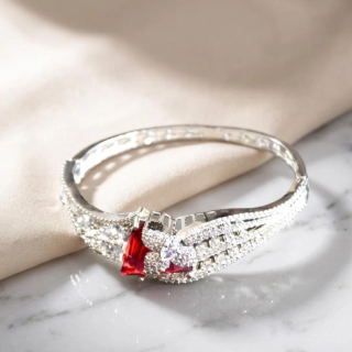 Elegant Women's Bracelet – Beautiful Fashion Jewelry
